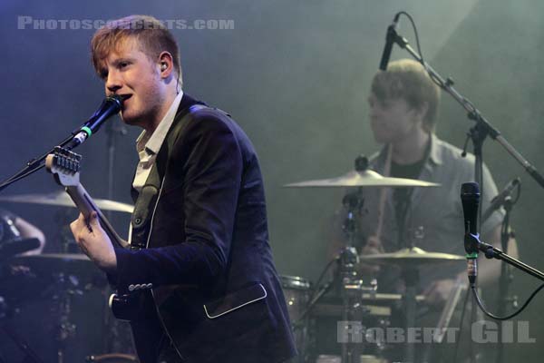 TWO DOOR CINEMA CLUB - 2009-11-07 - PARIS - La Cigale - 